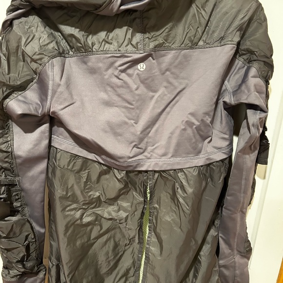 Lululemon wind breaker Super Tracker jacket. - Picture 3 of 10